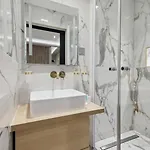 327 Le Marais - Superb In