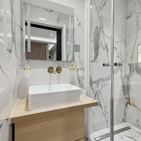 327 Le Marais - Superb In